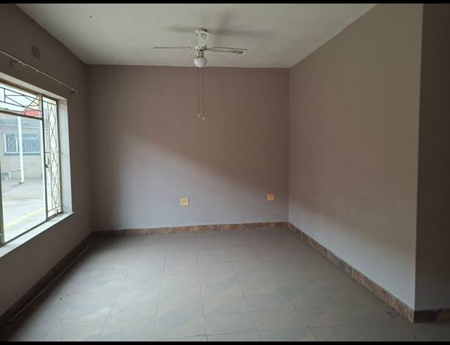 1 BEDROOM FLAT FOR SALE IN VEREENIGING CENTRAL